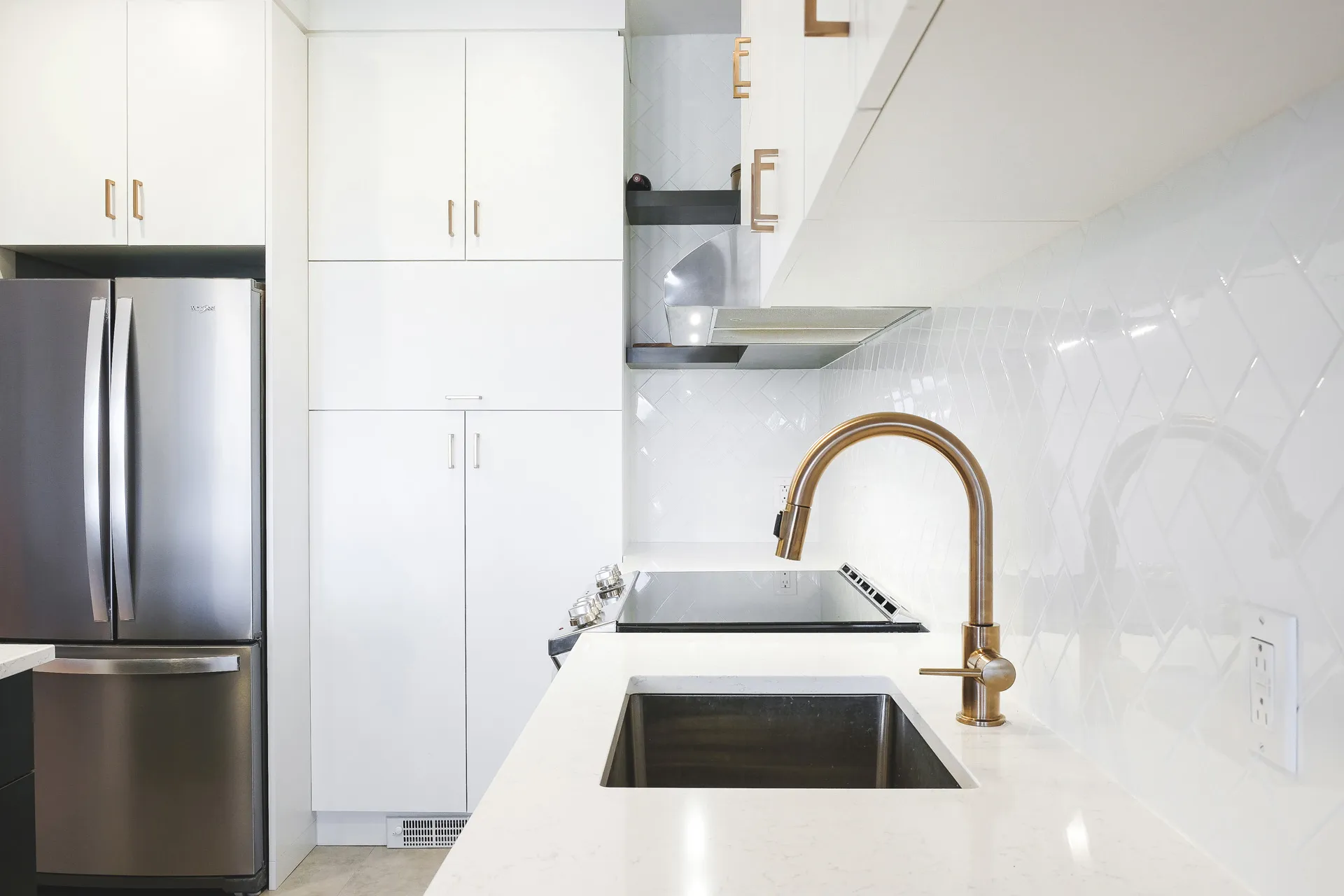 Cavanagh Kitchen Montreal: white cabinets, white quartz countertop, white subway tile backsplash, bronze faucet, stainless steel appliances