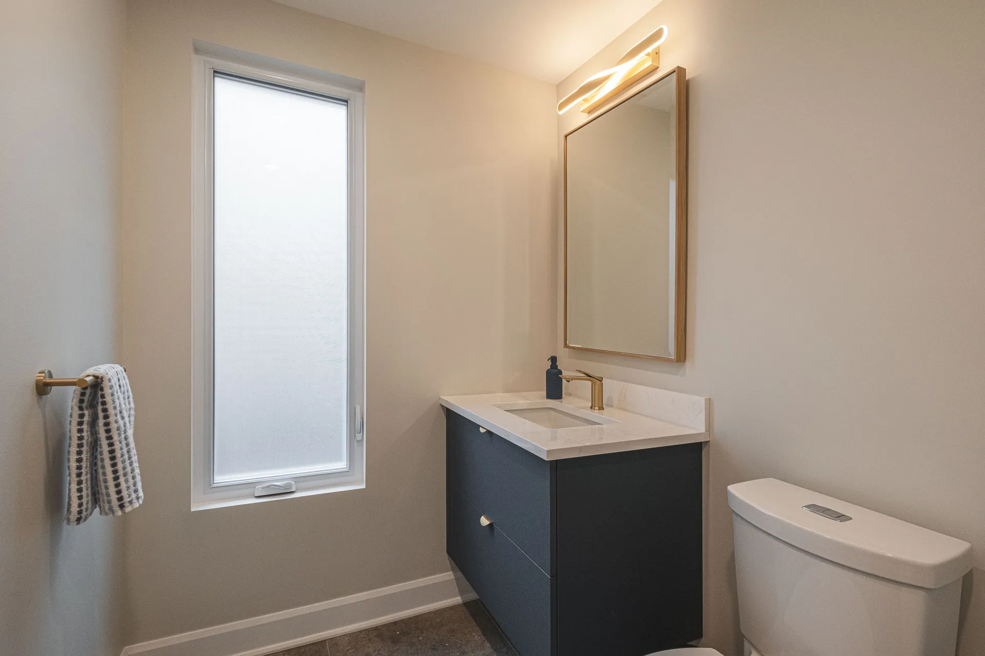 Djandjikia -  Salle de bain - Laval