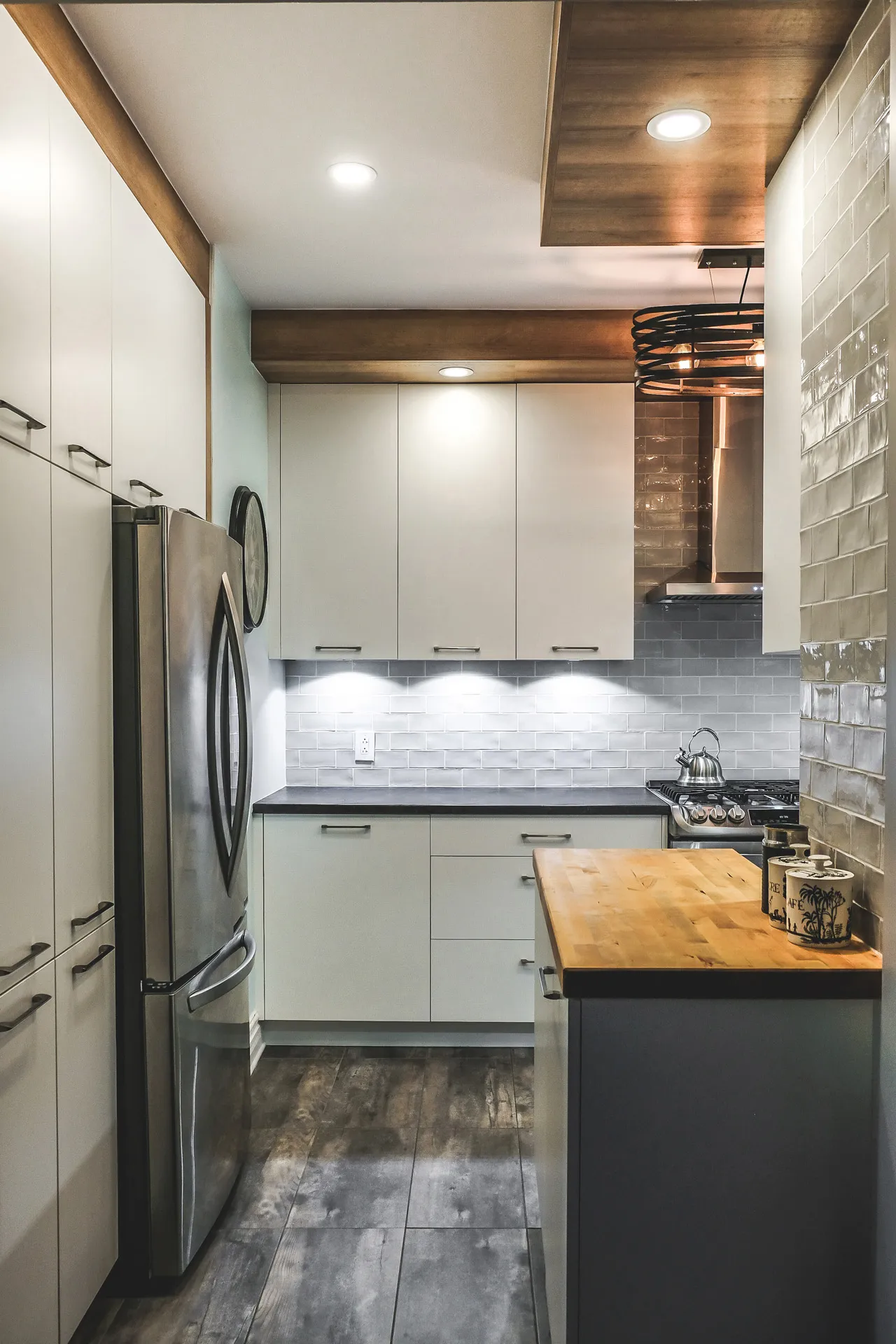 Sicotte kitchen Montreal: white cabinets, wood countertop, grey island, white subway tile, wood fixtures, Menuitech renovation
