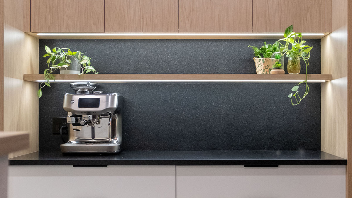 Invisible seam aligned with the veining on a quartz countertop